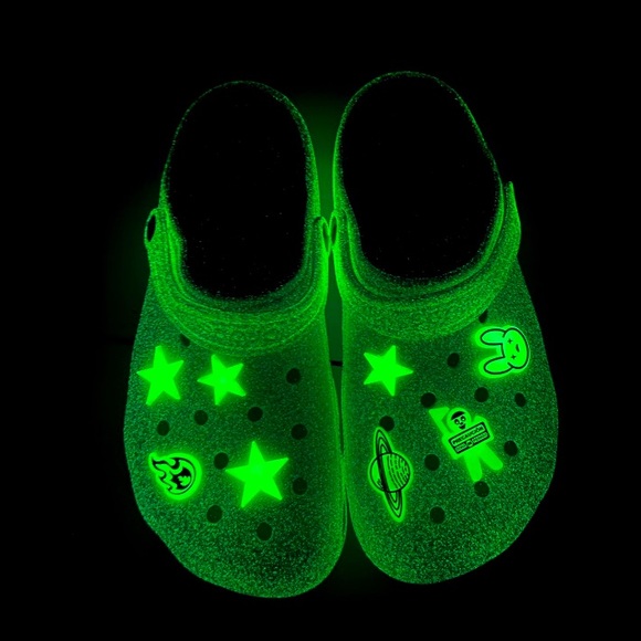 J Balivin glow in the dark crocs white NEW women’s size 6 - Picture 4 of 4